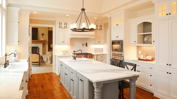 How to Best Style Your Two-toned Kitchen Cabinets in 5 Ways